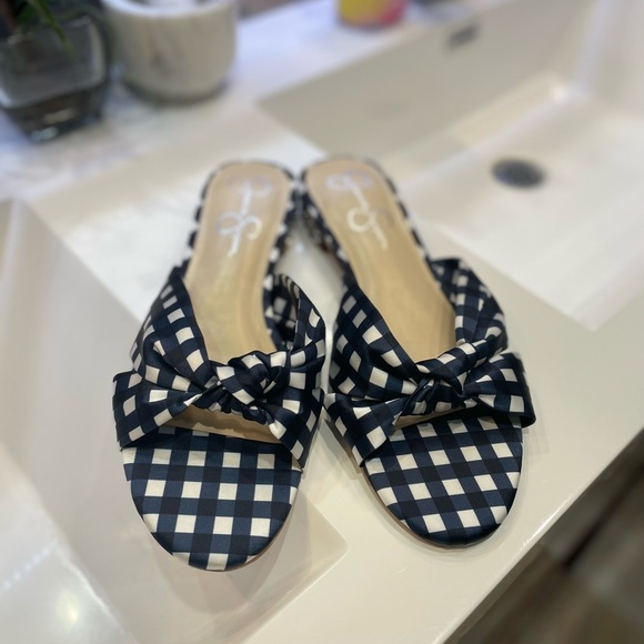 Flat Sandal - Picture 3 of 3